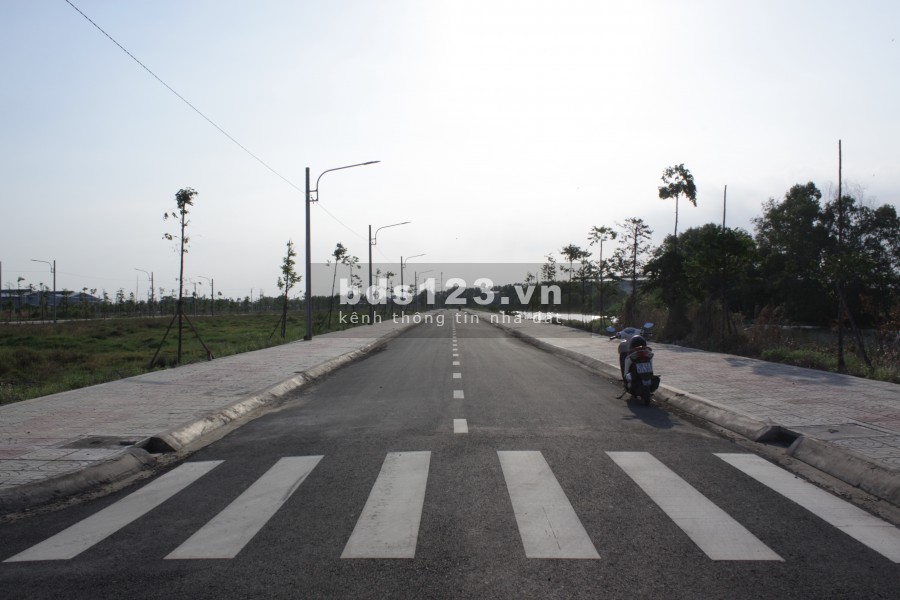 Bán đất Cầu Tràm, liền kề chợ Bình Chánh, nằm gần khu công nghiêp. Liên Hệ: 0907 031 687