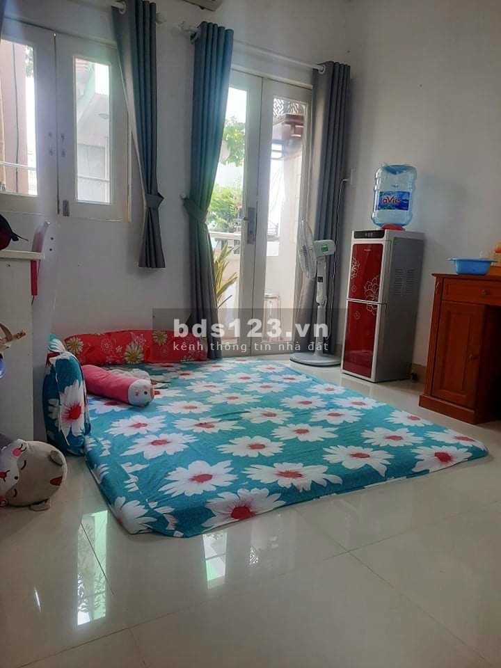 Nhà Tân Bình mặt hẻm 3m cách mặt tiền 10m giá nhỉnh 2.6 tỷ.