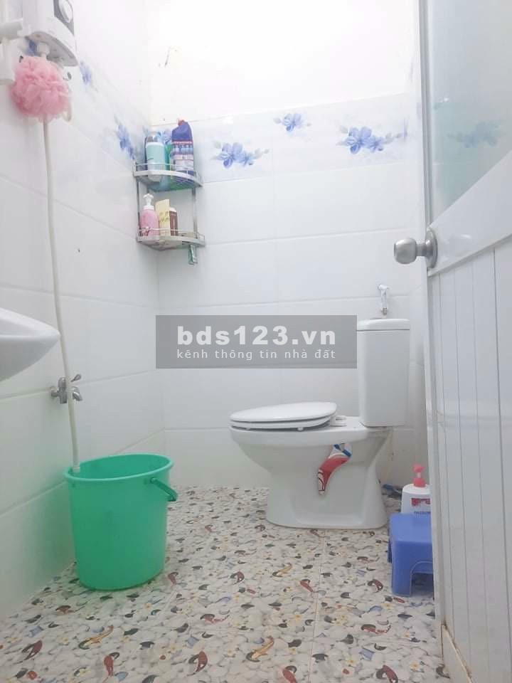 Nhà Tân Bình mặt hẻm 3m cách mặt tiền 10m giá nhỉnh 2.6 tỷ.