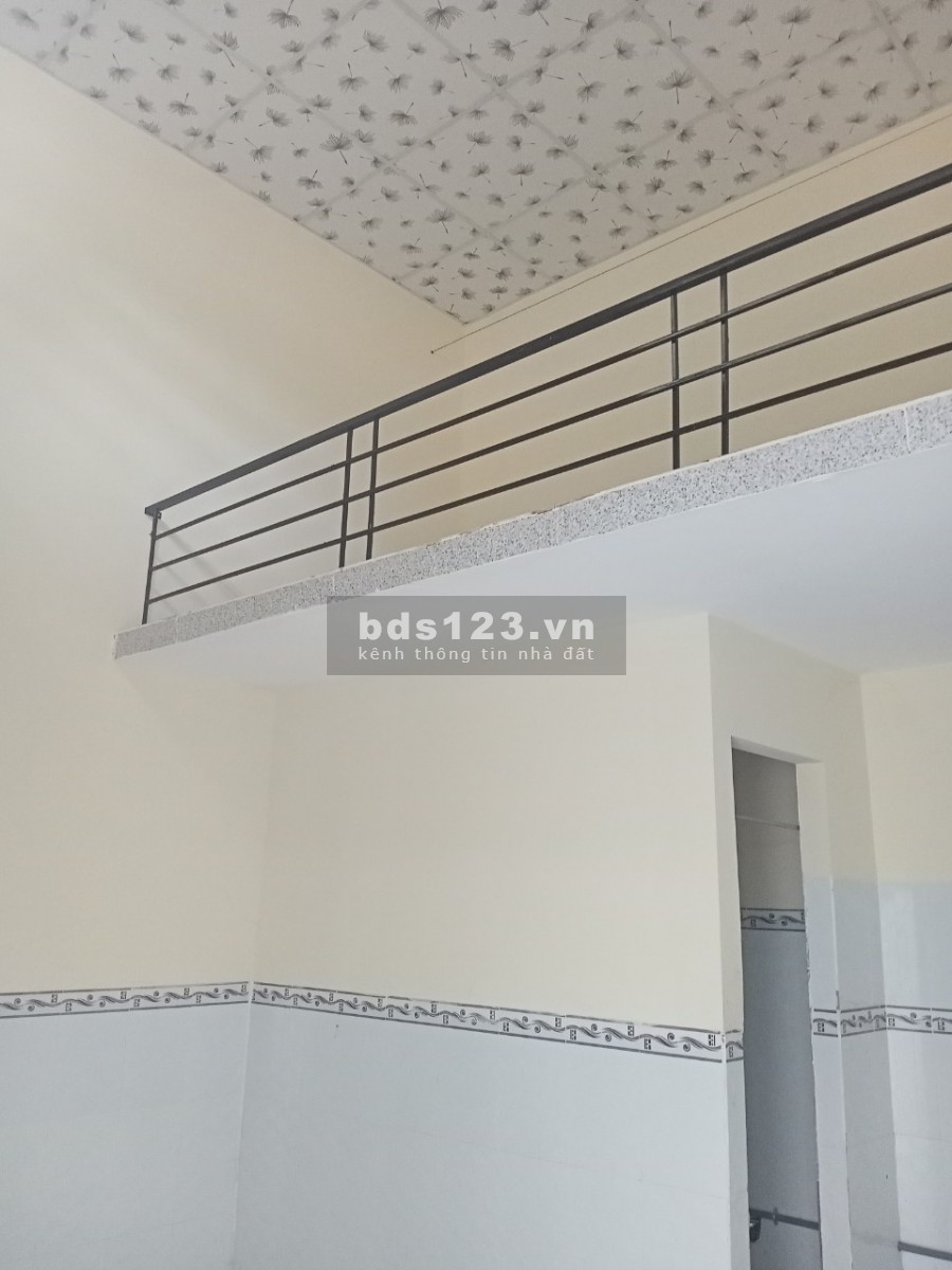 Cần bán gấp dãy nhà trọ đơn 150m2, xây dựng tháng 7 năm ngoái, sổ riêng, dân đông, sát KCN và chợ mặt tiền buôn bán hàng hóa