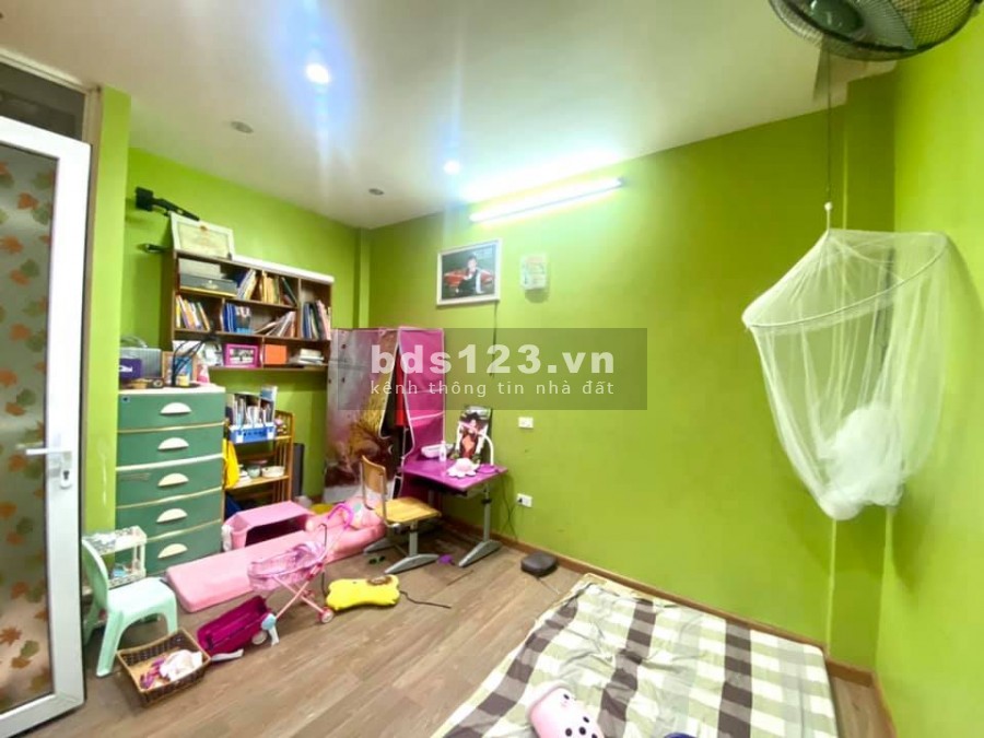 Nhà 10m ra phố Phú Viên, dt 38m2 sổ đỏ, 5 tầng giá 2,9 tỷ