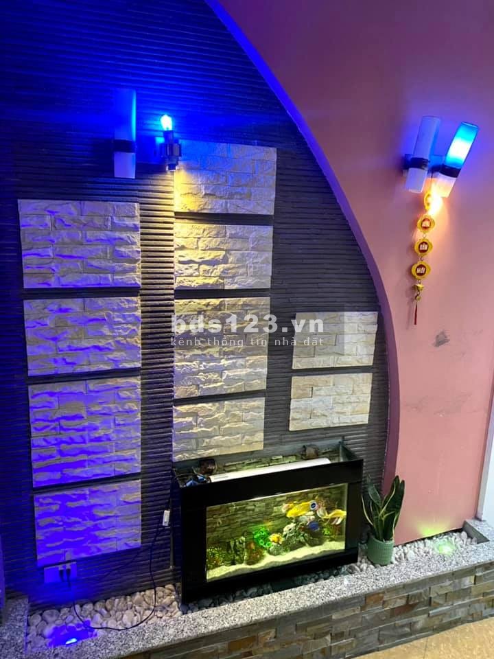Nhà 10m ra phố Phú Viên, dt 38m2 sổ đỏ, 5 tầng giá 2,9 tỷ