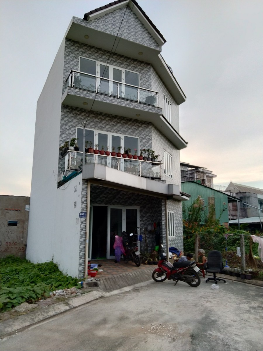 Do nhu cầu không ở cần bán nhà mới xây đẹp ngay đường số 6 Long Trường Q9.Giá rẻ chưa qua đầu tư