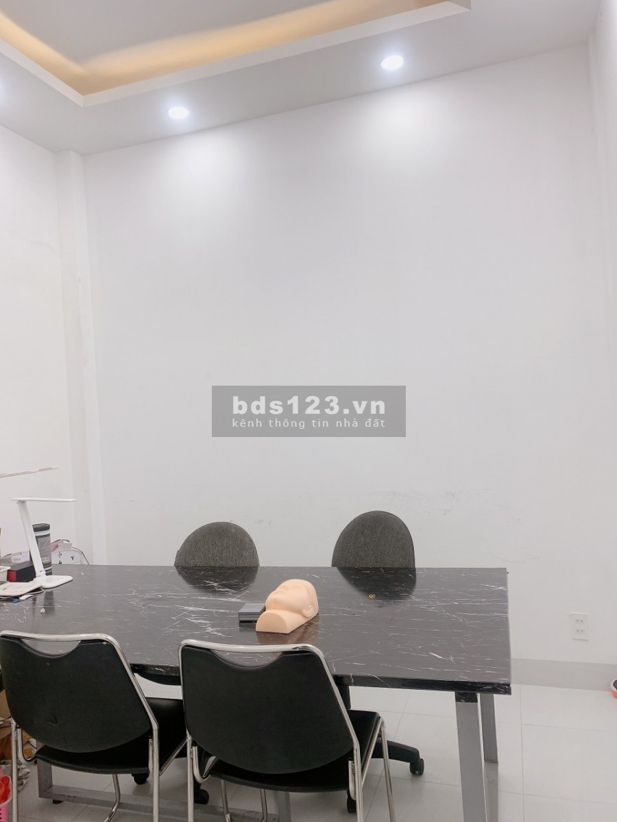 Bán nhà mặt tiền Cầm Bá Thước Q. Phú Nhuận, 47m2 xây 4 tầng giá chỉ 9.3 tỉ