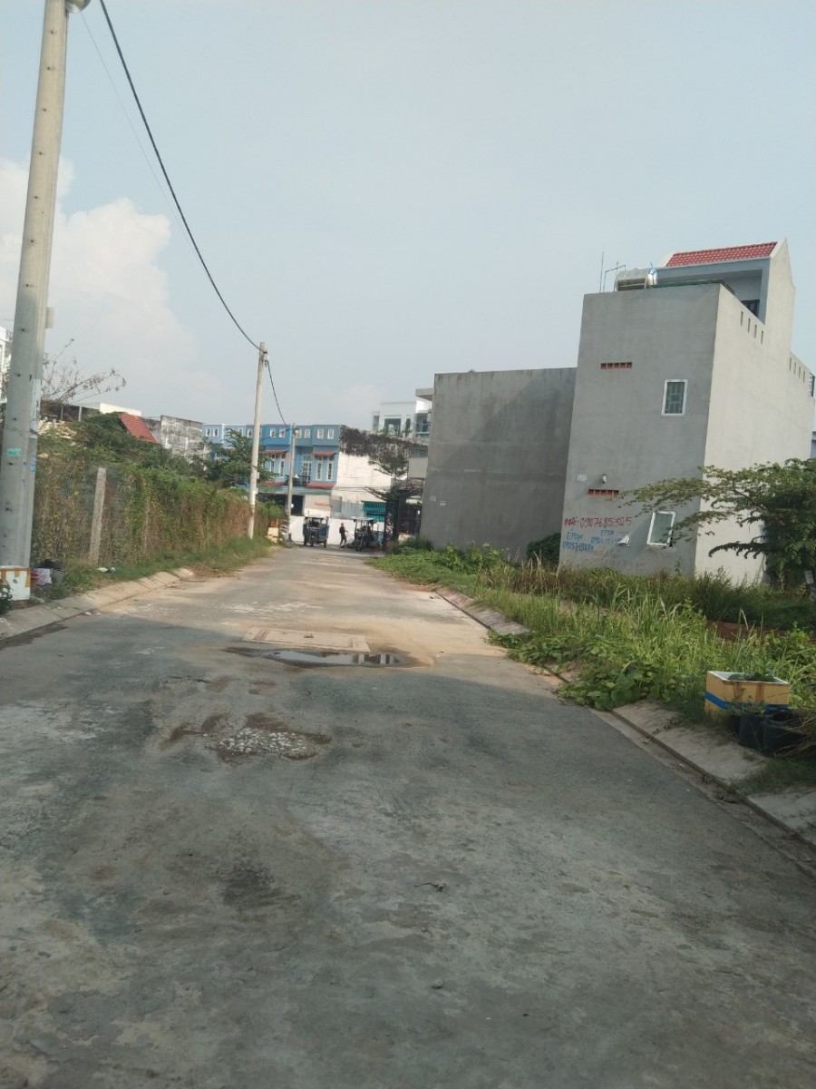 Do nhu cầu không ở cần bán nhà mới xây đẹp ngay đường số 6 Long Trường Q9.Giá rẻ chưa qua đầu tư