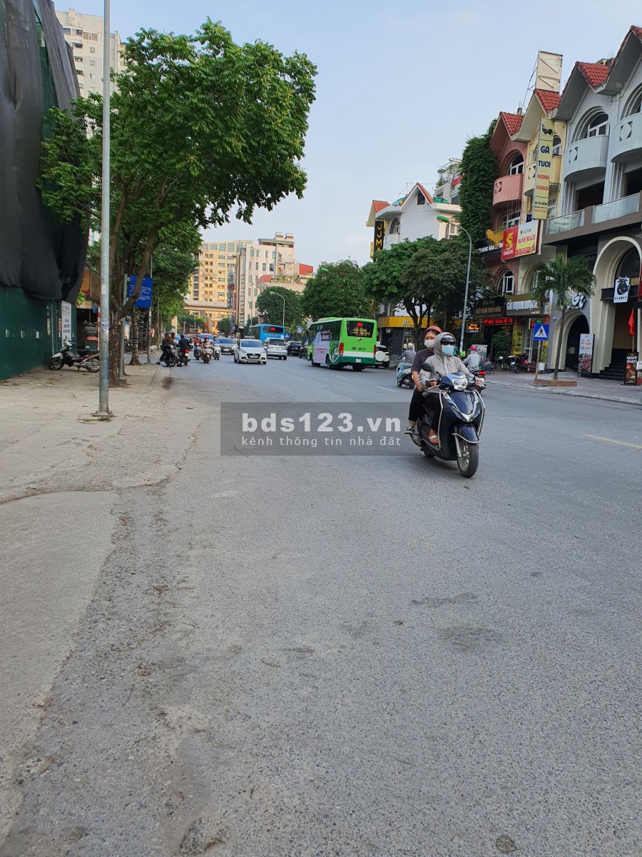 LÀNG VIỆT KIỀU CHÂU ÂU 6 TẦNG ÔTÔ ĐỖ CỬA VÀO NHÀ VỈA HÈ 5M CHỦ TẶNG TOÀN BỘ NỘI THẤT