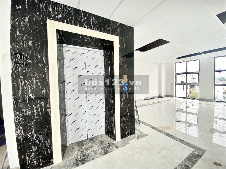 Cho thuê tòa nhà mới xây MT đường Nguễn Phúc Nguyên, Phường 10 Quận 3 - 10x30m có hầm lửng 5 lầu thang máy (có thể thuê riêng tầng)
