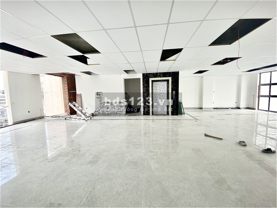 Cho thuê tòa nhà mới xây MT đường Nguễn Phúc Nguyên, Phường 10 Quận 3 - 10x30m có hầm lửng 5 lầu thang máy (có thể thuê riêng tầng)