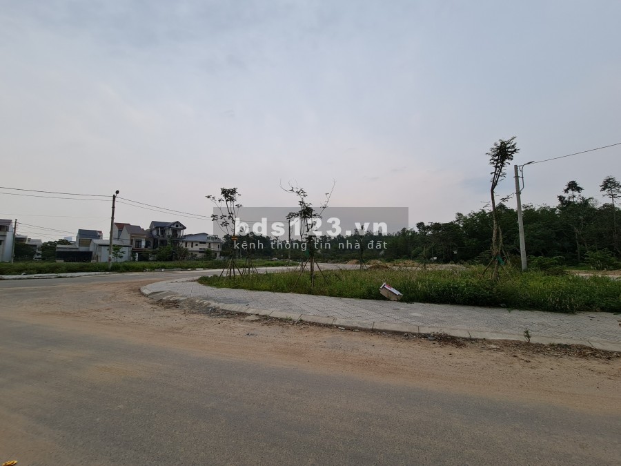 ĐẤT BÀU VÁ GIAI ĐOẠN 3 VIEW CÔNG VIÊN, HƯỚNG ĐÔNG NAM GIÁ SIÊU TỐT. LH 0858687880