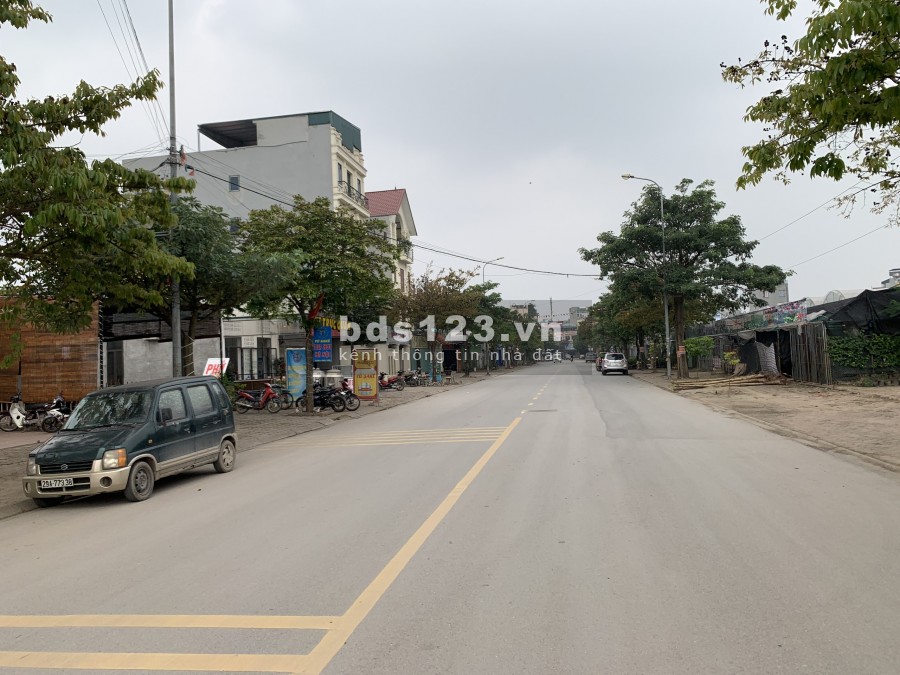 Bán 112,9m2 đất mặt phố Chính Trung, lô sát góc, vị trí cực đẹp đối diện 31ha.