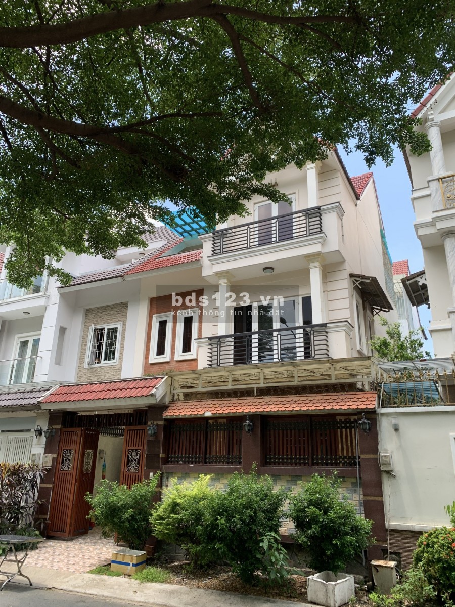 Khu biệt thự quân đội Phan Văn Trị 8x16, 5 phòng, full máy lạnh, sàn gỗ, gara ôtô giá 25tr/th.