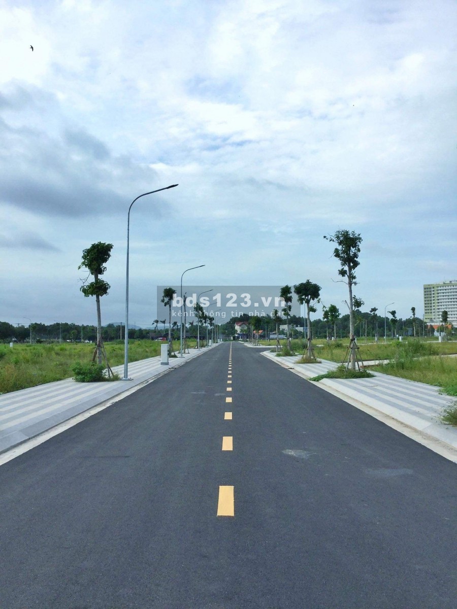 Bán 2 lô đất liền kề mặt tiền đường DT52 trung tâm thị trấn đất đỏ, sổ hồng riêng công chứng nhanh