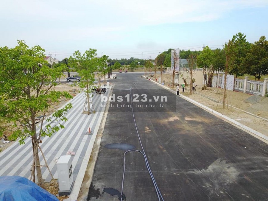 Bán 2 lô đất liền kề mặt tiền đường DT52 trung tâm thị trấn đất đỏ, sổ hồng riêng công chứng nhanh