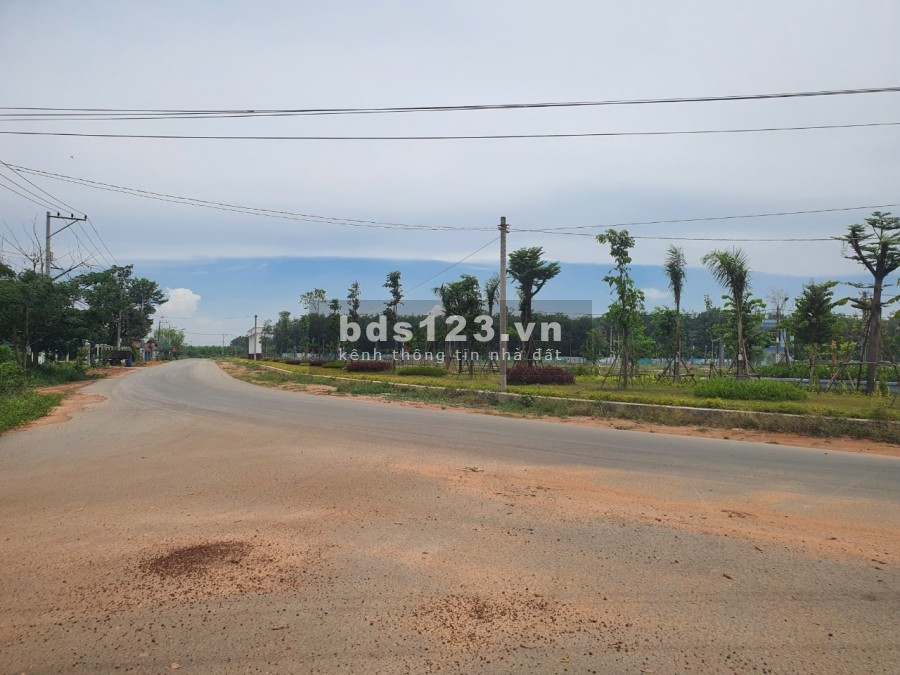 Xã Long Nguyên bán đất xây xưởng diện tích 9,2ha. Vị trí thuận lợi