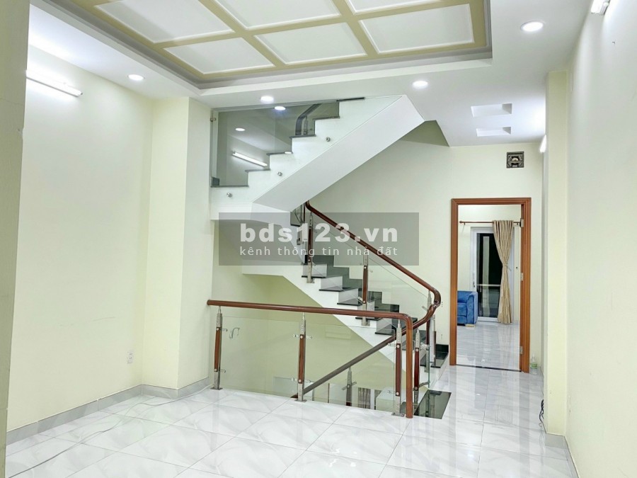 Bán nhà MT đường số 18 Chợ Tân Mỹ P.Tân Phú Q.7