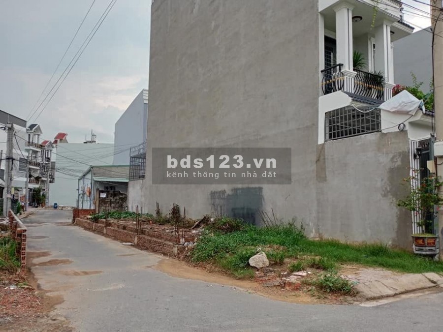 HÀNG ĐẦU TƯ vị trí đẹp góc 3 mặt tiền, hẻm 76 Lê Văn Chí, dt 95m2