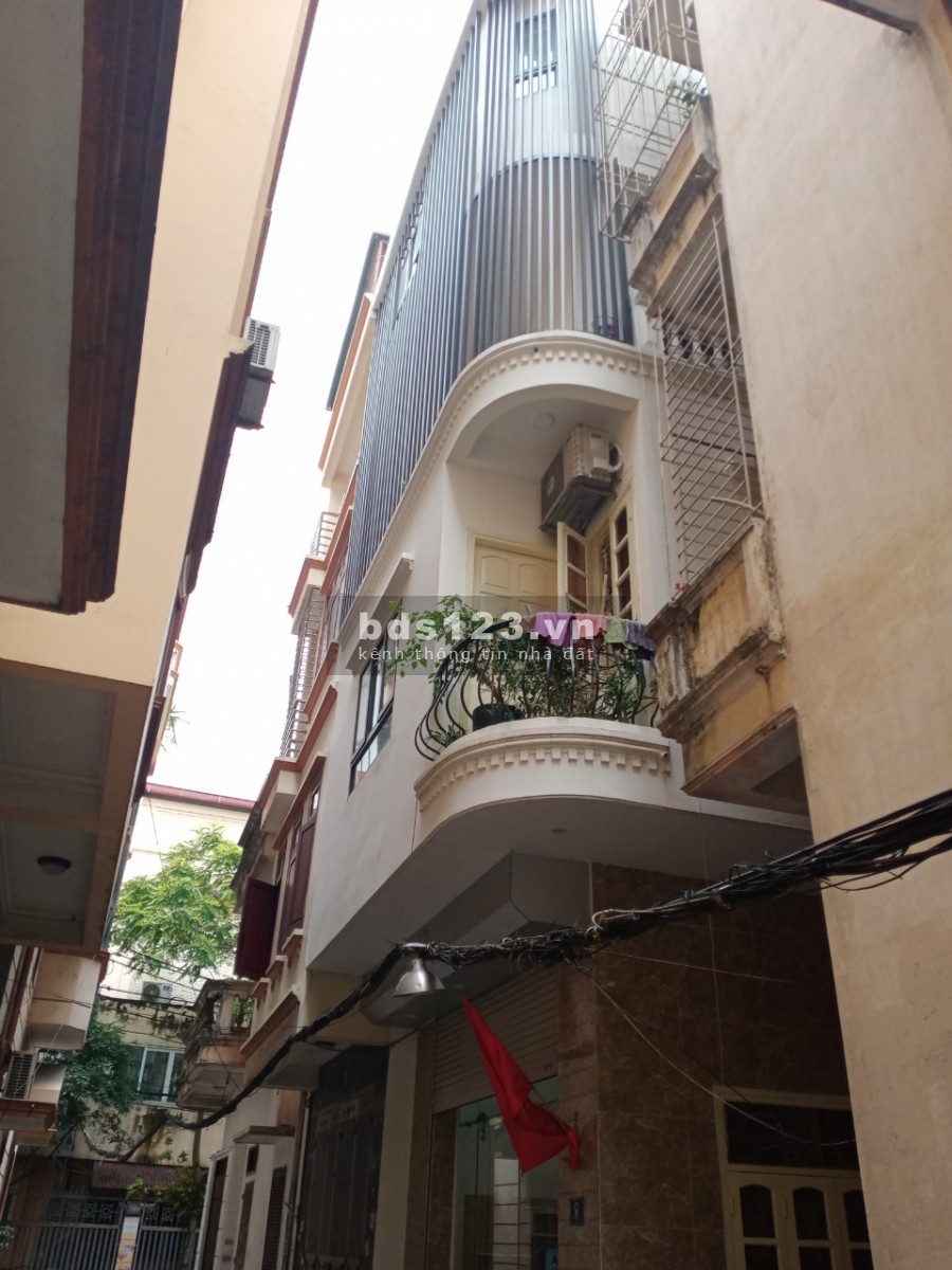 Bán nhà Mai Dịch siêu hot, 30 m2, 3 thoáng, phân lô, 4 tầng tuyệt đẹp, 3.95 tỷ.