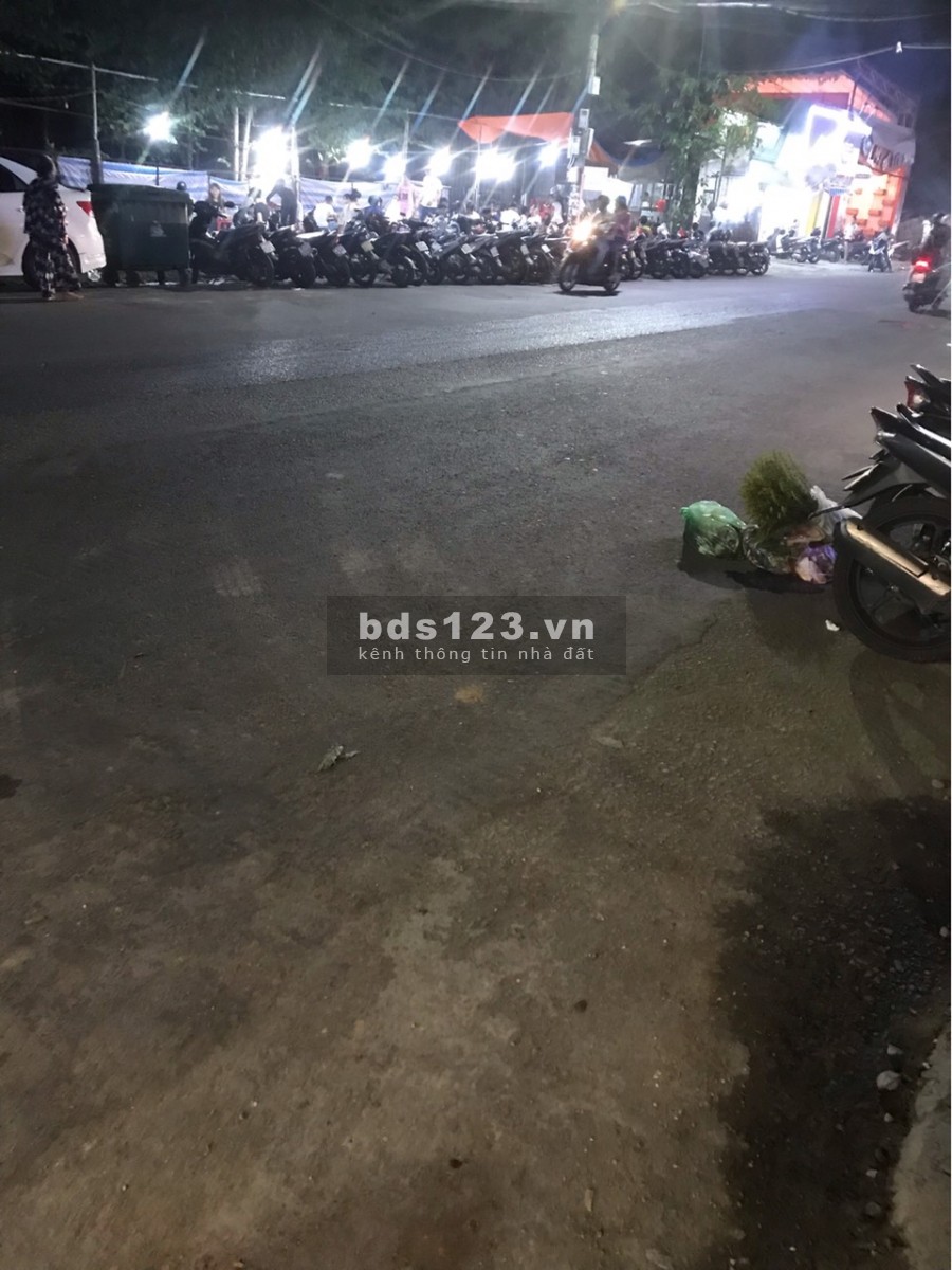 BÁN NHÀ 2 TẦNG MẶT TIỀN ĐƯỜNG BÀ TRIỆU ĐỐI DIỆN BIG C HUẾ.