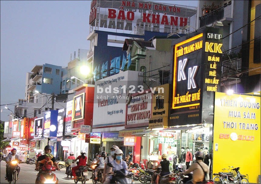 BÁN NHÀ 2 TẦNG MẶT TIỀN ĐƯỜNG BÀ TRIỆU ĐỐI DIỆN BIG C HUẾ.