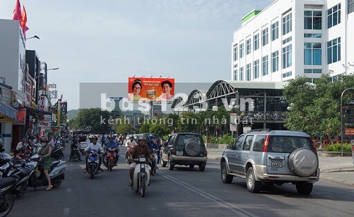 BÁN NHÀ 2 TẦNG MẶT TIỀN ĐƯỜNG BÀ TRIỆU ĐỐI DIỆN BIG C HUẾ.