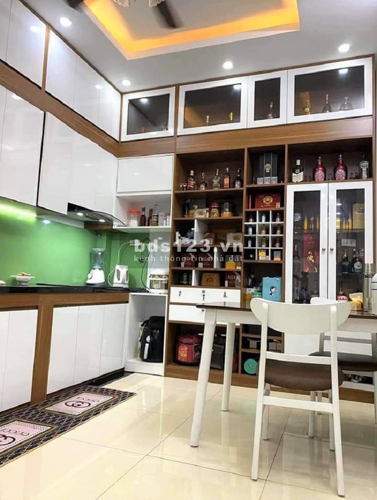 Bán nhà mặt phố lô góc Trần Quang Diệu. Vỉa hè, oto, KD. 75m2 4T MT15m 18 tỷ