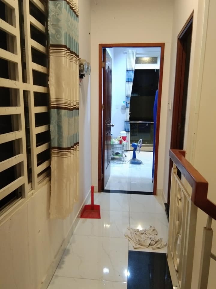 BÁN GẤP NHÀ ĐẸP GIÁ RẺ, 3 Tầng, 64 m2, Hẻm xe hơi đậu trước nhà, 8.3 Tỷ.