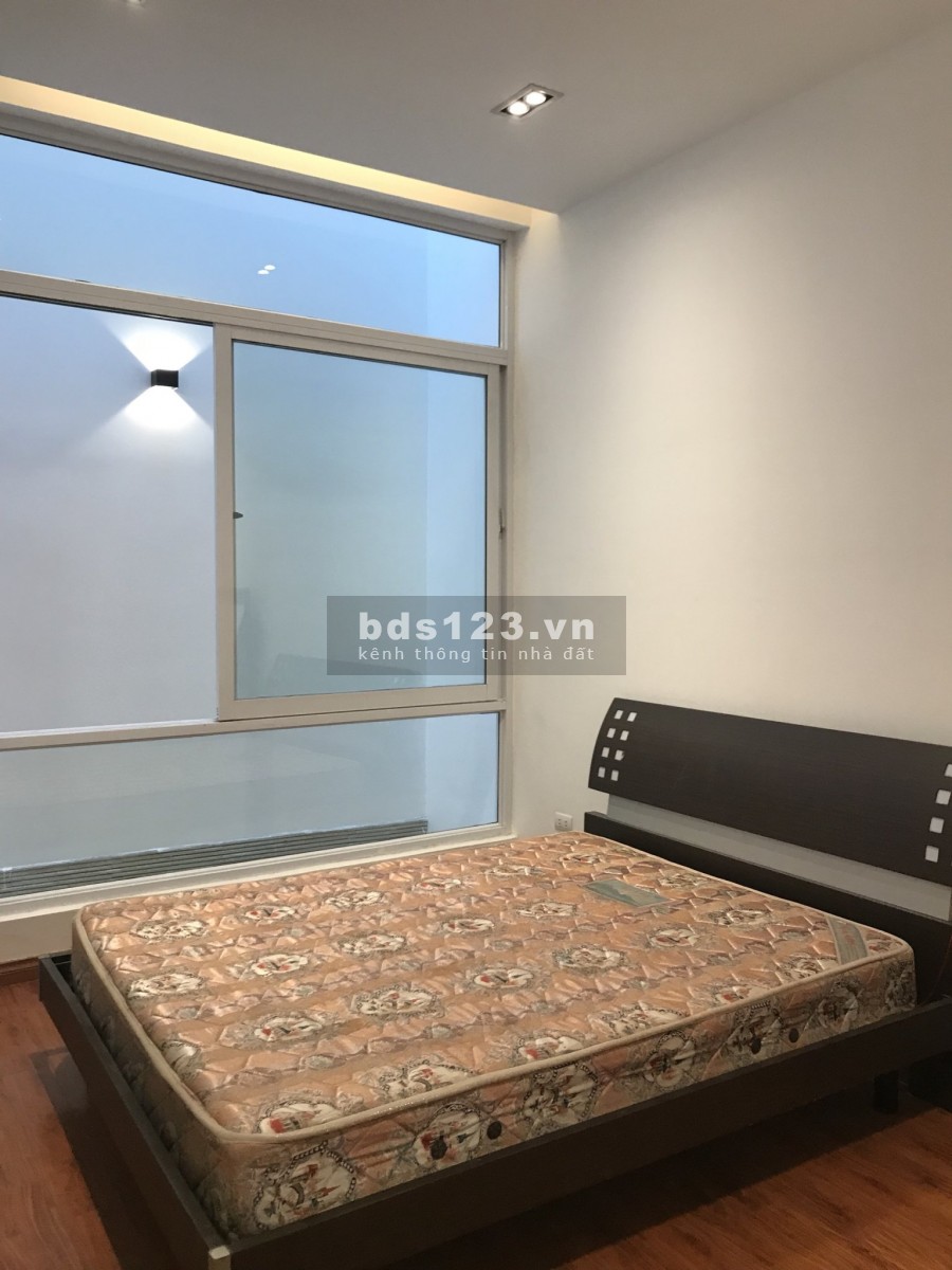 Bán nhà riêng ngõ đường Lạc Long Quân, DT 43m2, mặt tiền 4m giá 6.15 tỷ