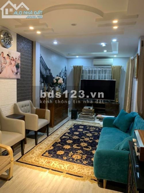 Cần bán gấp nhà mặt ngõ 24 Ngọc Lâm 32m2 x 5 tầng, giá 2.95 tỷ. Kinh doanh, Ô tô, thông Ô tô.