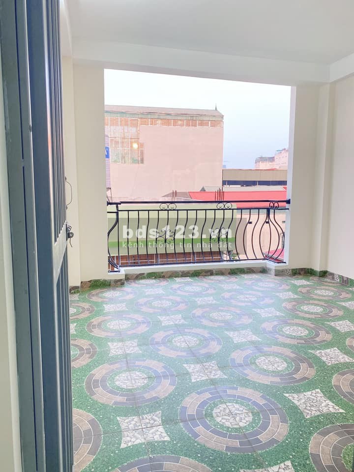 Bán gấp nhà phố Bồ Đề đầu Nguyễn Văn Cừ 50m2 5tầng 4m 6.1 tỷ.