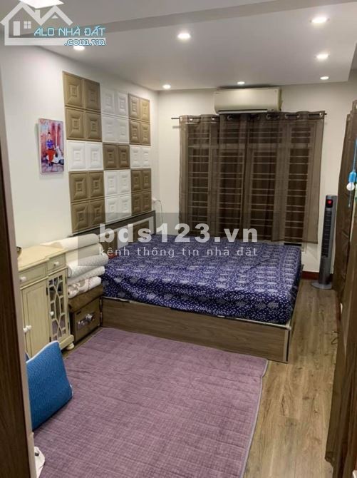 Cần bán gấp nhà mặt ngõ 24 Ngọc Lâm 32m2 x 5 tầng, giá 2.95 tỷ. Kinh doanh, Ô tô, thông Ô tô.