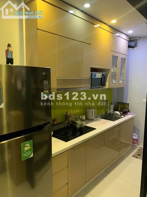Cần bán gấp nhà mặt ngõ 24 Ngọc Lâm 32m2 x 5 tầng, giá 2.95 tỷ. Kinh doanh, Ô tô, thông Ô tô.