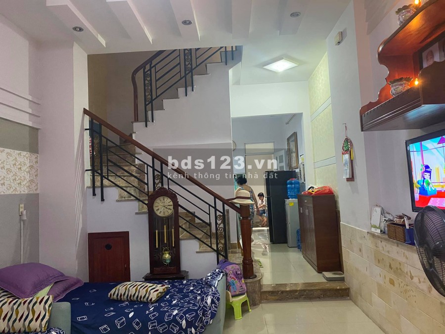 Bán nhà Hoàng Hoa Thám Diện Tích: 67m2. LH : 0932155399.