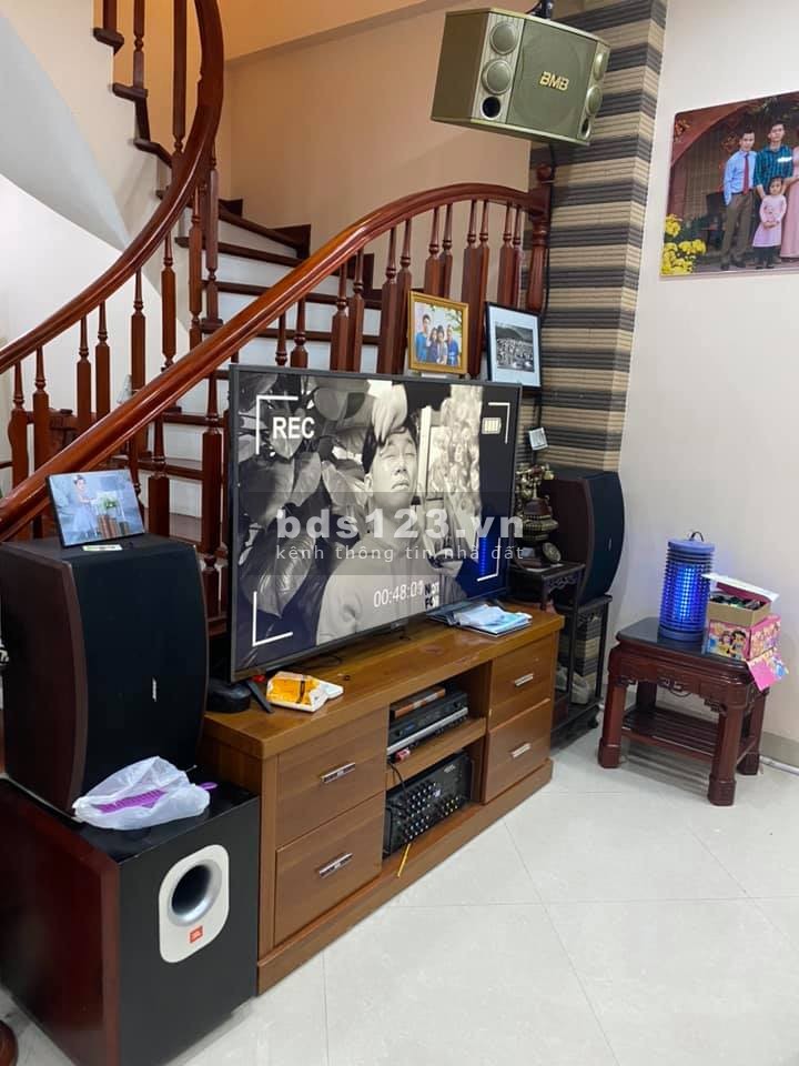 Nhà đẹp Dân Xây Nguyễn Văn Cừ, gần Cầu Chương Dương, 53m2, 3 tầng, mặt tiền 4.5m, 3.9 tỷ