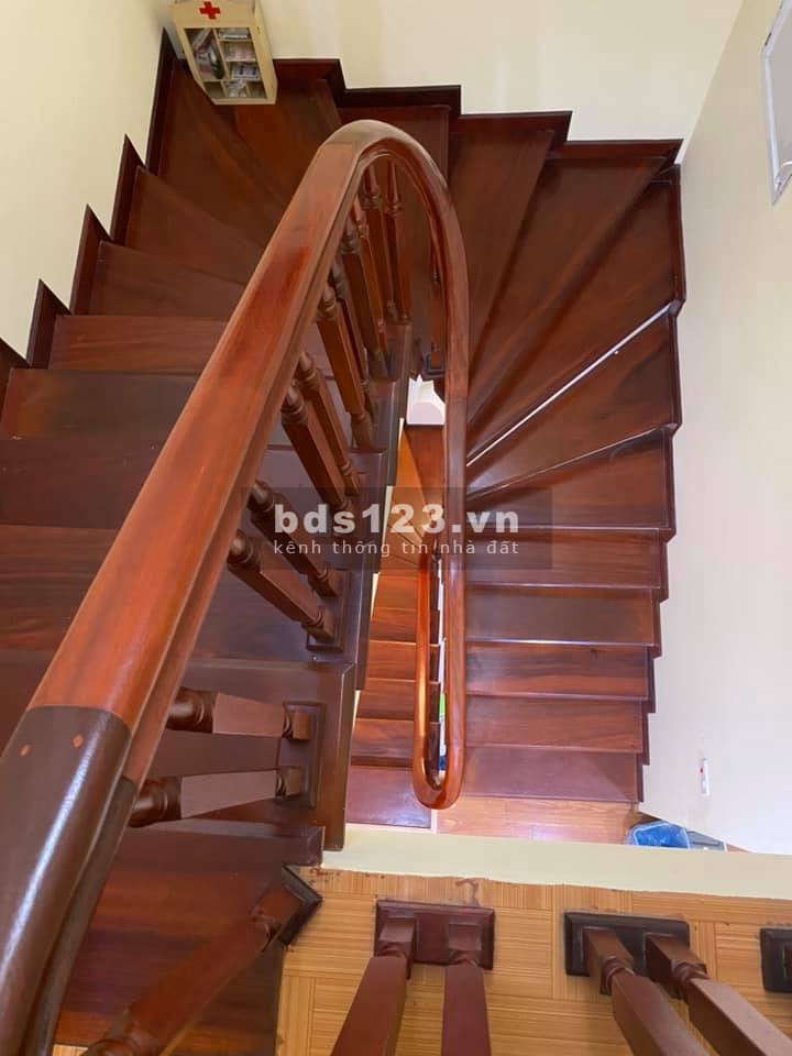 Nhà đẹp Dân Xây Nguyễn Văn Cừ, gần Cầu Chương Dương, 53m2, 3 tầng, mặt tiền 4.5m, 3.9 tỷ