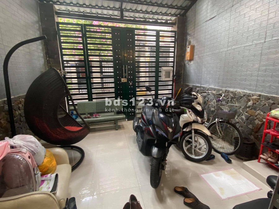 Bán nhà Hoàng Hoa Thám Diện Tích: 67m2. LH : 0932155399.