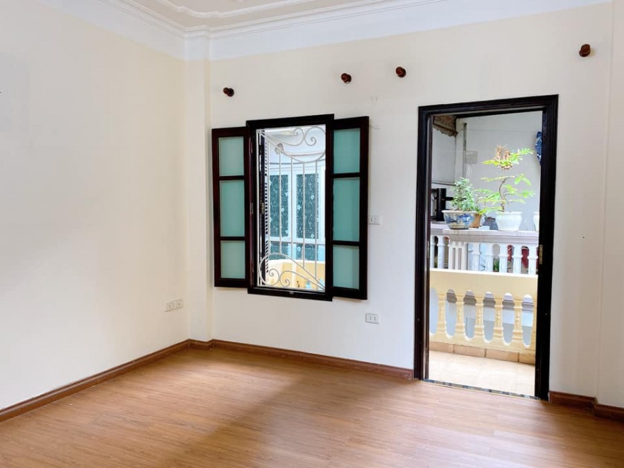 Chỉ Hơn 2 Tỷ Có Luôn Nhà 5 Tầng, Trung Tâm Hoàng Mai, DT 32m2, MT 4.5m, Gần Phố.