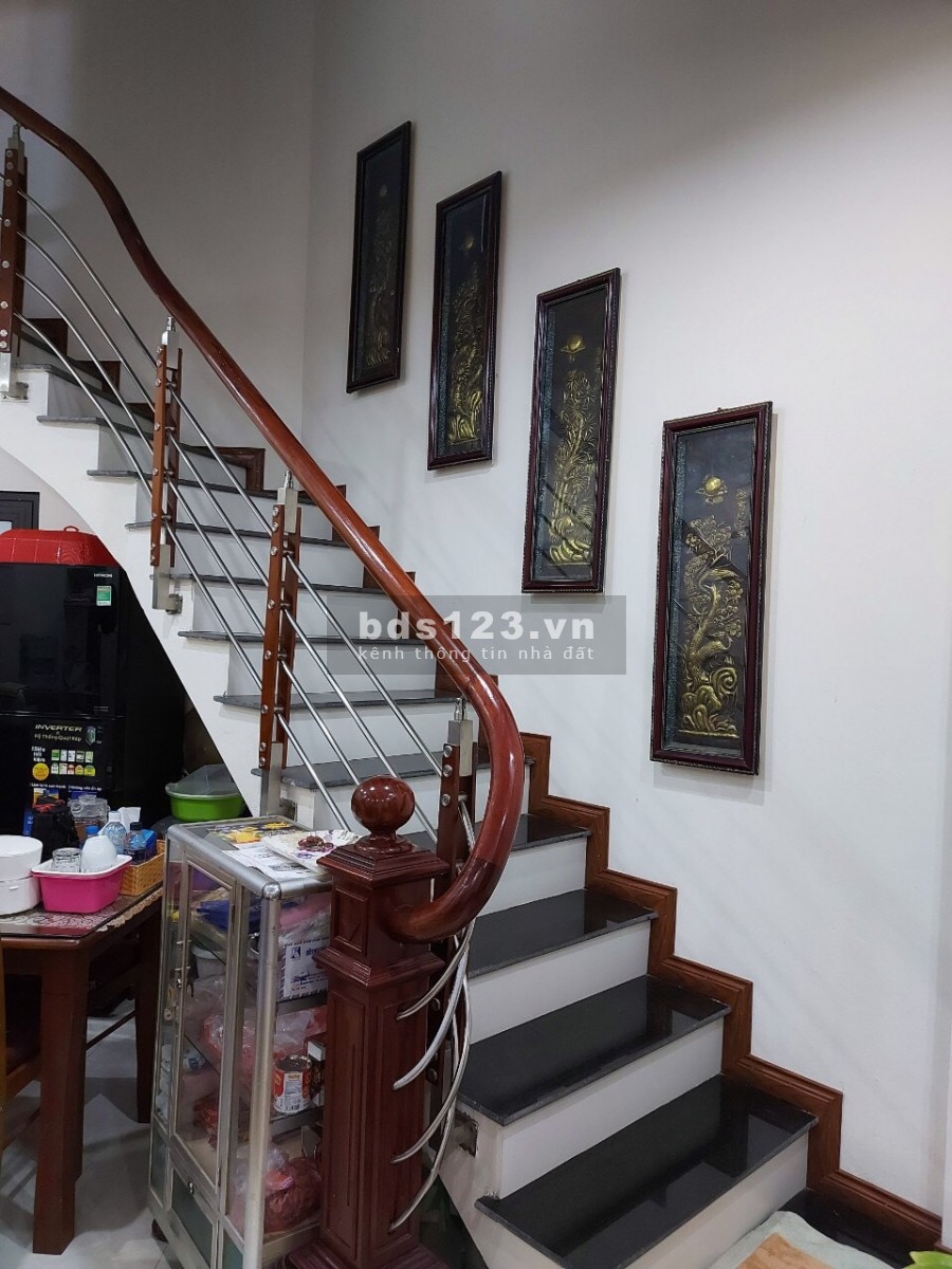 VỠ NỢ CẦN BÁN GẤP NHÀ NGỌC THỤY, Ô TÔ GẦN NHÀ, NGÕ THÔNG, 40M X 5 TẦNG, GIÁ 1,9 TỶ