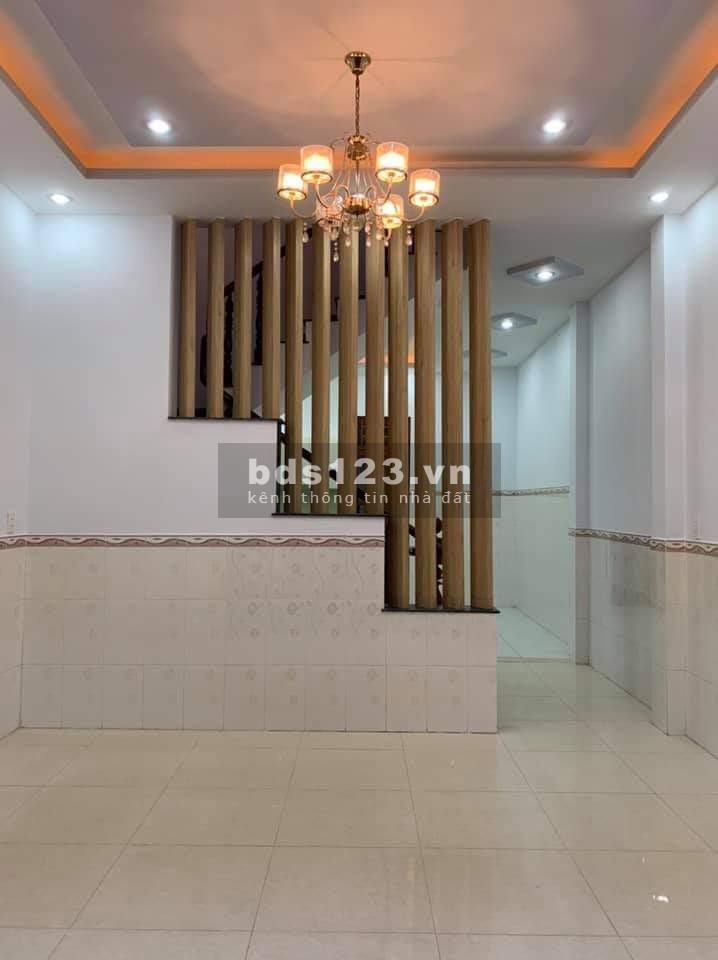 Nhà rộng rãi, hẻm xe hơi Nguyễn Hữu Tiến. Tân Phú. 4,3 tỷ