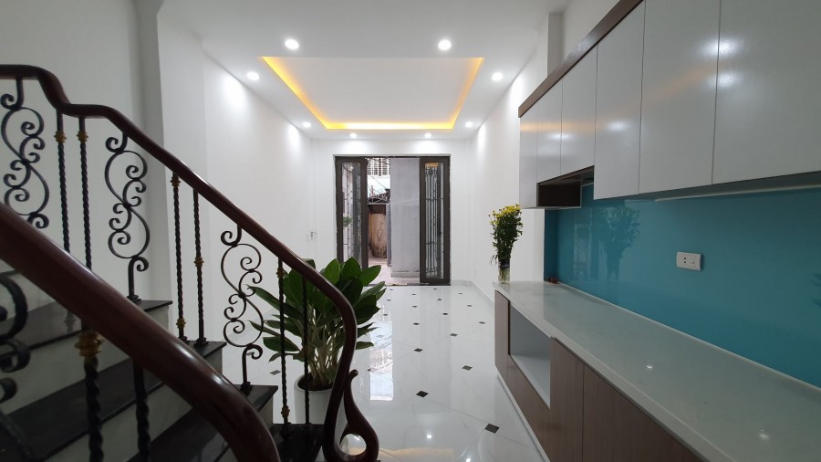 Gia đình bán nhà phố Tam Khương (gần Tôn Thất Tùng) 51m2, 5 tầng, giá 3,95 tỉ