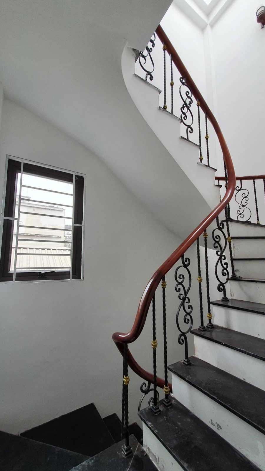 Gia đình bán nhà phố Tam Khương (gần Tôn Thất Tùng) 51m2, 5 tầng, giá 3,95 tỉ