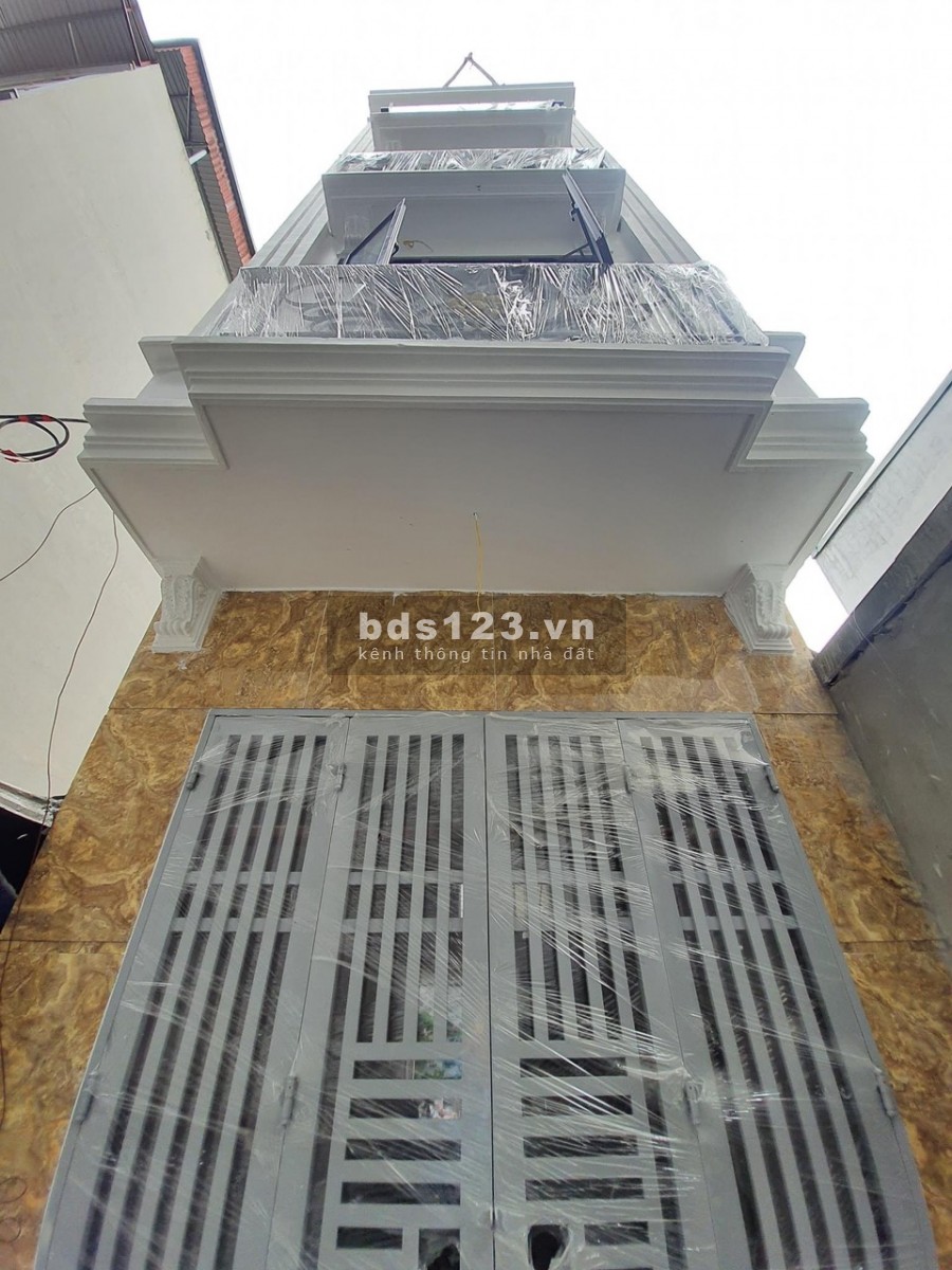 Bán nhà Ngọc Hồi 40m2 x 4tầng ,nhà vừa xây xong, cách đường ô tô chạy 25m giá 2.75 tỷ.
