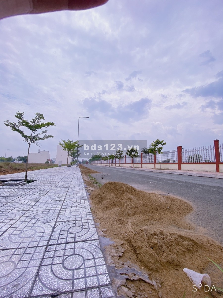 BÁN ĐẤT THÍCH HỢP XÂY TRỌ, KINH DOANH COFFEE 5x26m NGAY KCN LÊ MINH XUÂN 3