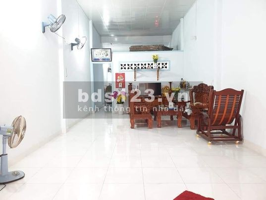 Kẹt tiền bán gấp nhà Tân Phú, 76m2 rẻ đầu tư ngay, chỉ 5,6 tỷ mà còn nở hậu.