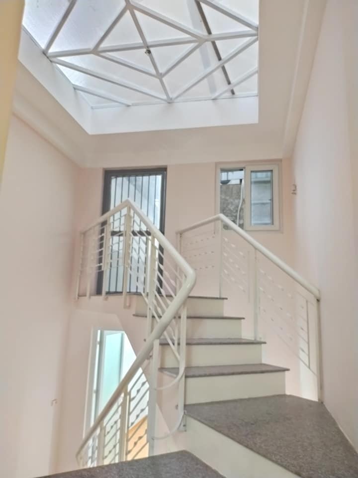 Bán nhà phố Nguyễn Sơn,10.5 tỷ, 99,5 m2, 4 tầng, 5x20m, Hướng Tây Nam, sổ phân lô vuông đét.