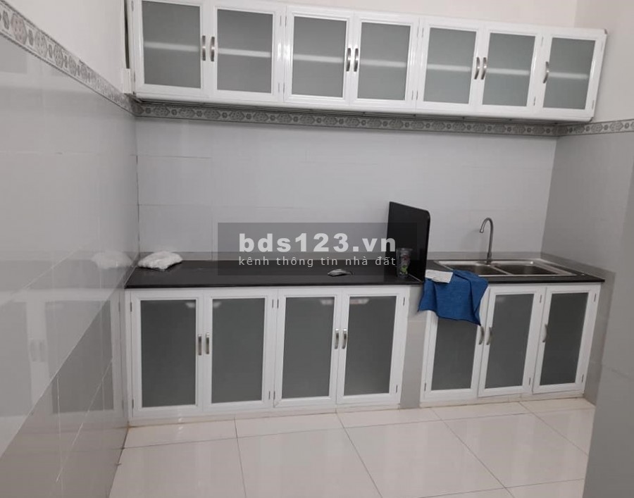 Ngay trung tâm Lạc Long Quân 36m2, nhà đẹp 3 tầng, 3 tỷ 8 giảm còn 3 tỷ 6