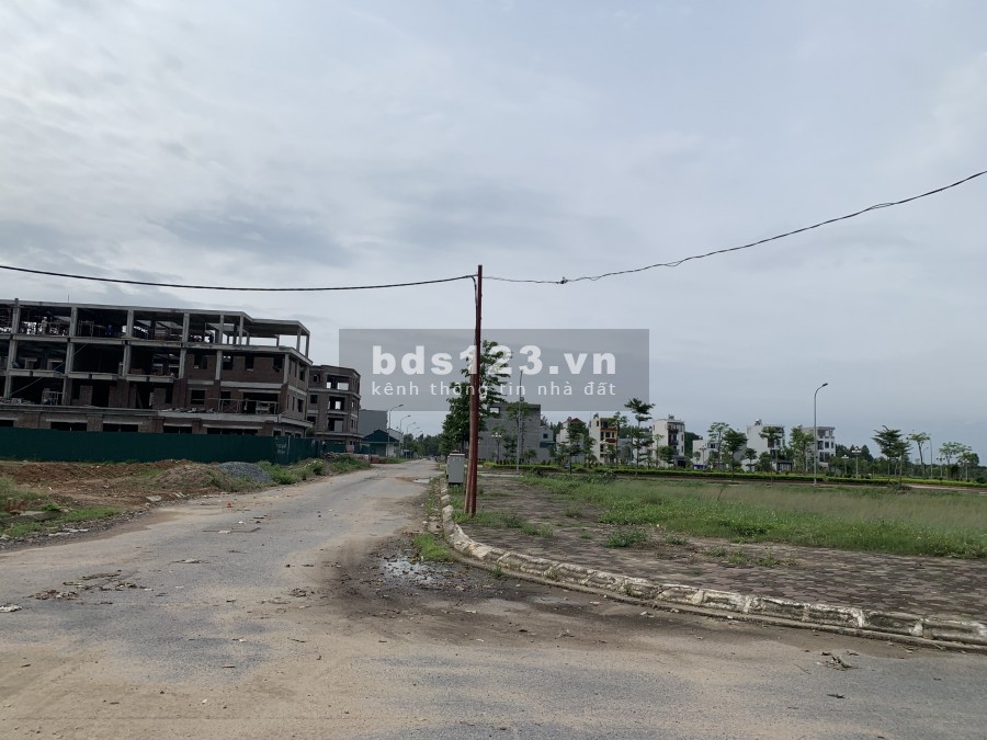 Lô đất sổ đỏ cầm tay - Xây tự do, mặt nhìn ra vườn hoa, KĐT mới Xuân Hoà