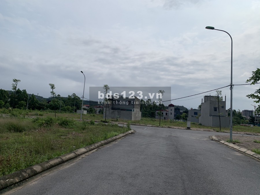 Lô đất sổ đỏ cầm tay - Xây tự do, mặt nhìn ra vườn hoa, KĐT mới Xuân Hoà