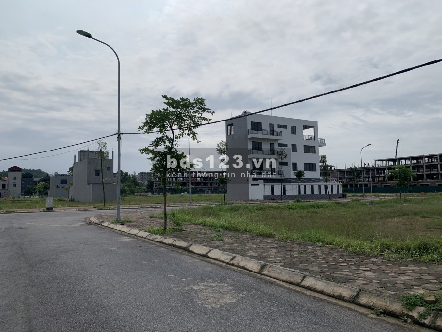 Lô đất sổ đỏ cầm tay - Xây tự do, mặt nhìn ra vườn hoa, KĐT mới Xuân Hoà