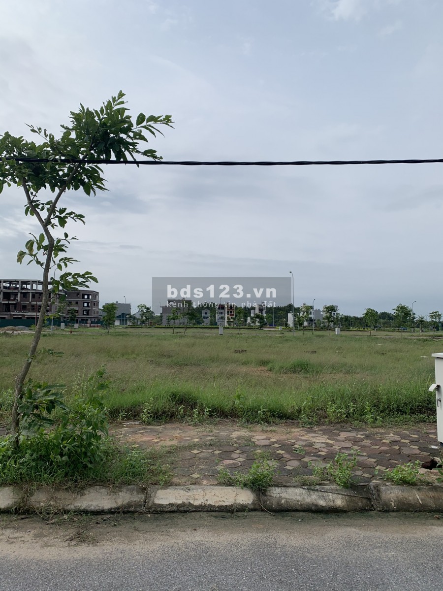 Lô đất sổ đỏ cầm tay - Xây tự do, mặt nhìn ra vườn hoa, KĐT mới Xuân Hoà