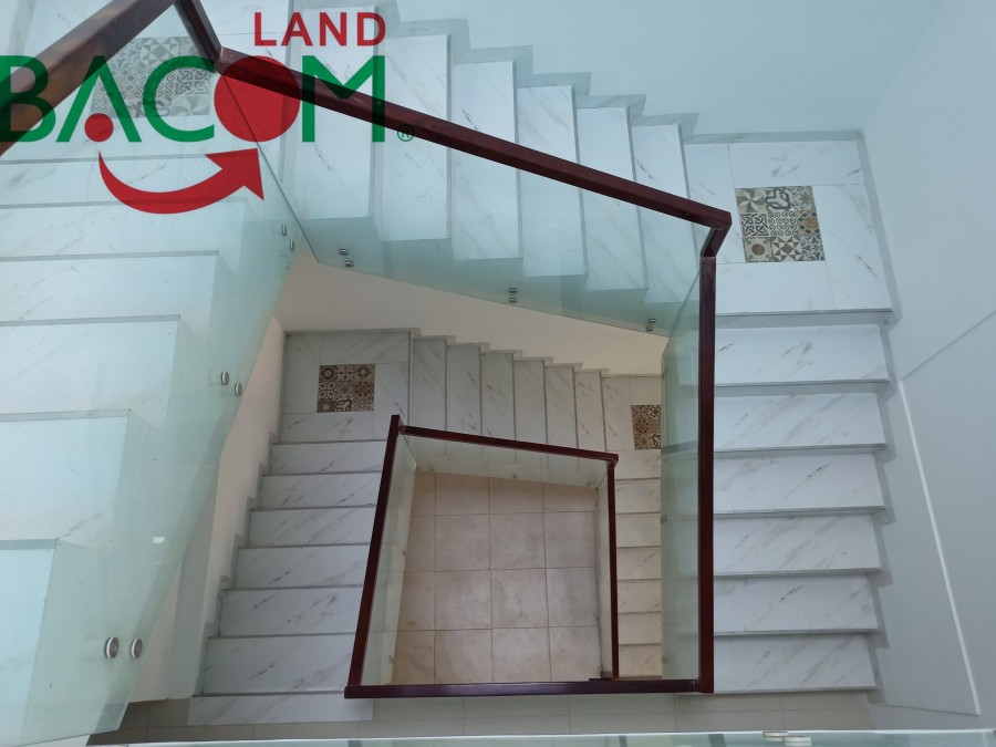 Cho thuê nhà đường N1 khu D2D P.Thống Nhất 1T3L 95m2